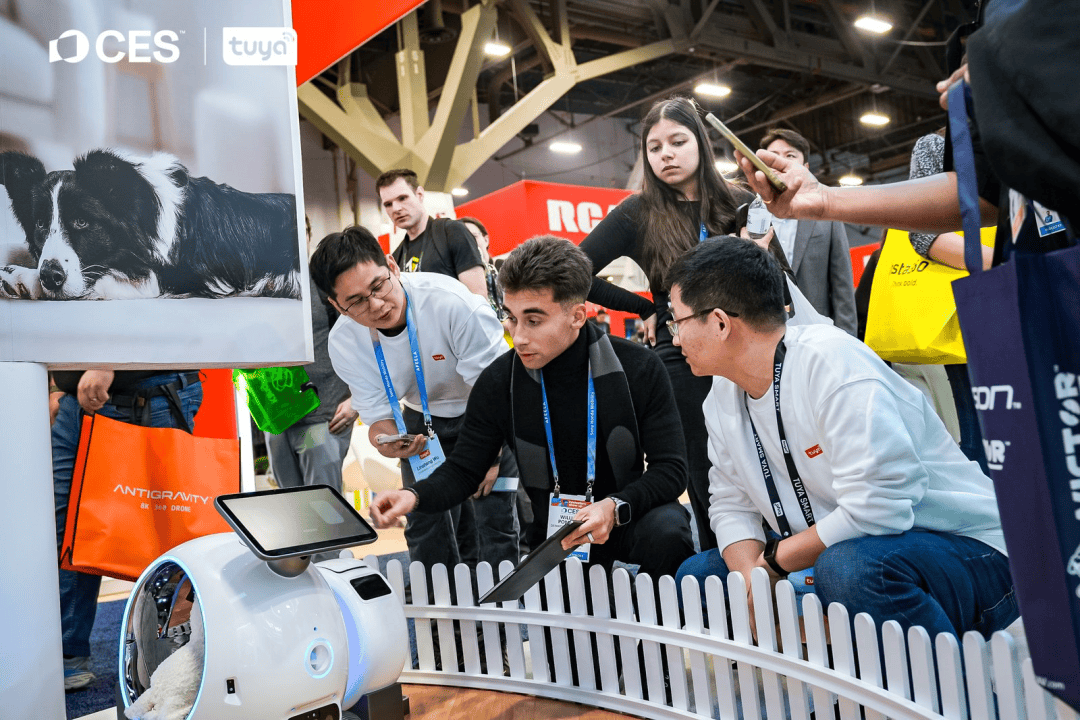 启示录：当AI硬件开始“外卷”世界不朽情缘六场CES对话背后