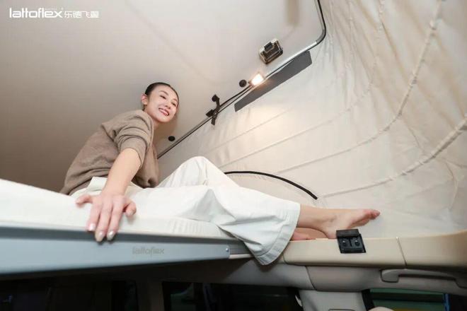+乐德飞翼=户外移动睡眠美术馆？不朽情缘跨界审美实验：奔驰露营车(图1)